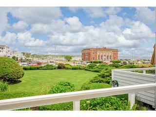 19 Courtway St, South Kingstown, RI 02882-3610