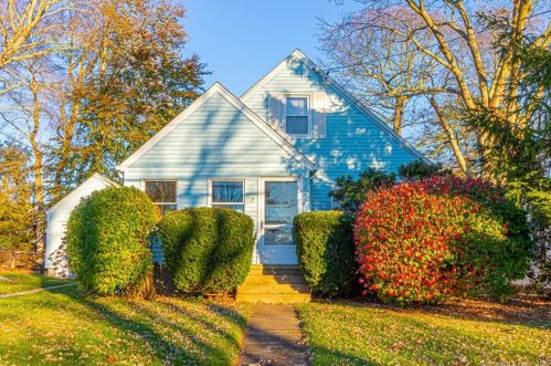 7 Gallup Ln, Waterford, CT 06385-2212