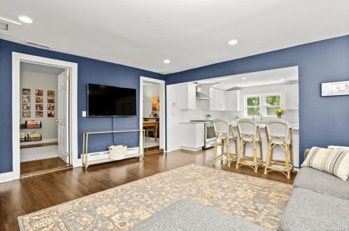 579 Bedford Rd, Pleasantville NY  10570-3348 exterior