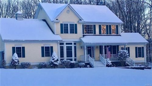 7 Black Walnut Dr, Warwick, NY 10990-3134