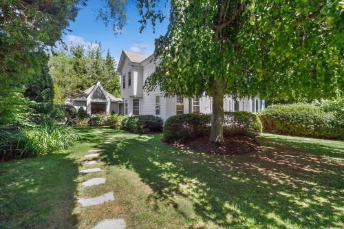 44 Buell Ln, East Hampton, NY 11937-3212