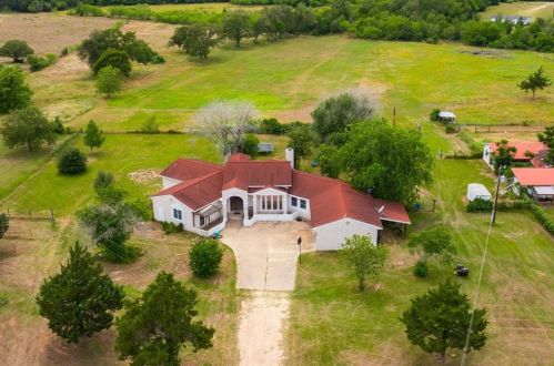 188 Fm 86, Red Rock, TX 78662-2514