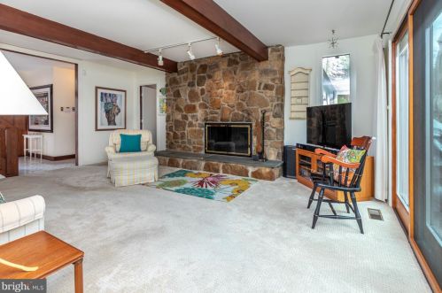 1006 Gwilym Cir, Berwyn PA  19312-2237 exterior