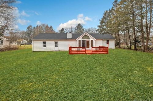 21 Lake Rd, Woodbury CT  06798-2326 exterior