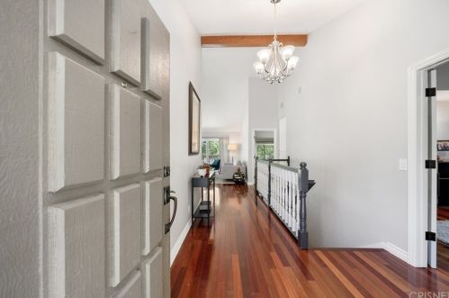 38 Meadowlark Ln, Calabasas CA  91377-1017 exterior