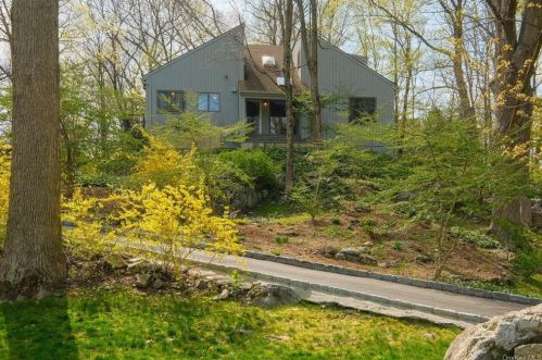 20 Florence Dr, Chappaqua, NY 10514-2426