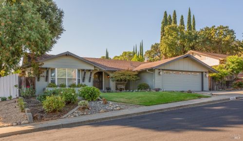 430 Willamette Dr, Vacaville CA  95688-4228 exterior