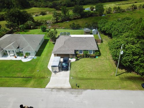 6220 Hacienda Ln, Fort Pierce, FL 34986-3810