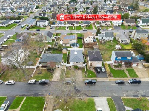 25 Verona Pkwy, North Lindenhurst, NY 11757-6120