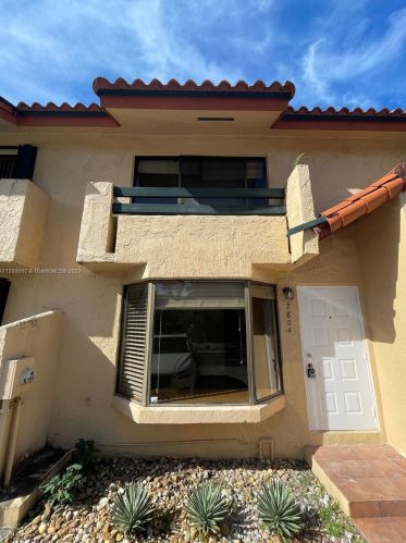 7804 102 Ln, Miami FL  33156-2691 exterior