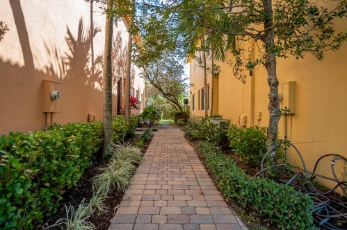 3212 Mirella Dr, West Palm Beach, FL 33404-1858