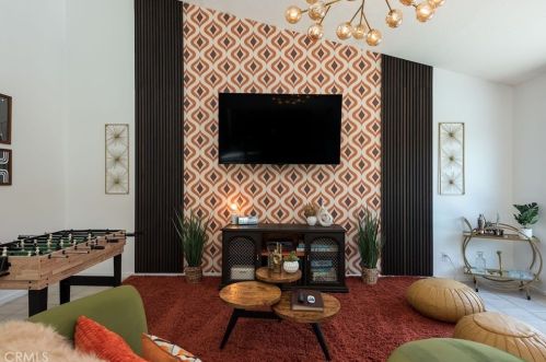3670 Mesquite Ave, Palm Springs CA  92264-3400 exterior