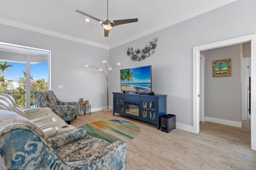 117 Sand Dollar Dr, Fort Myers Beach, FL 33931-5219