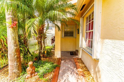 16259 29th St, Hollywood, FL 33027-5220