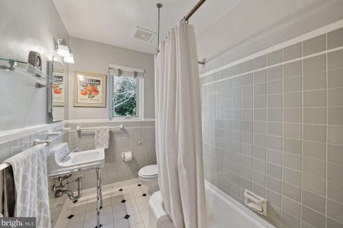 5900 31 Pl, Washington DC 20015-1676 exterior