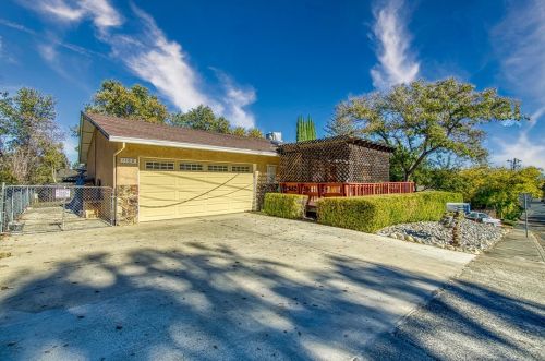 1160 Armstrong St, Lakeport, CA 95453-4933