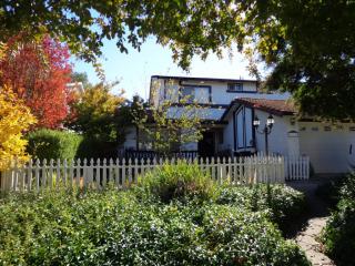 880 Greenwich Dr, Gilroy, CA 95020-6328