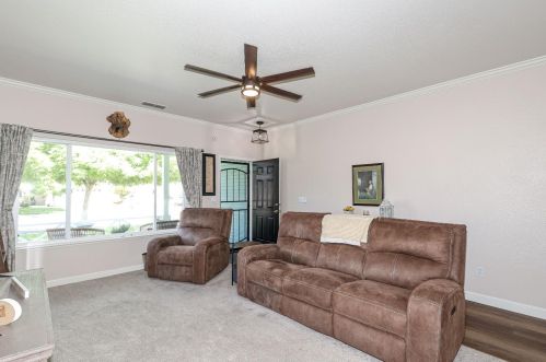 3387 Four Seasons Dr, Turlock CA  95382-9713 exterior