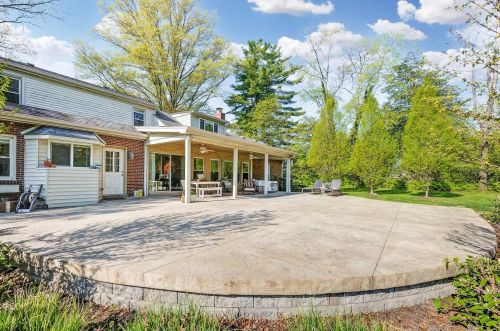 3260 Galbraith Rd, Cincinnati OH 45239-3903 exterior