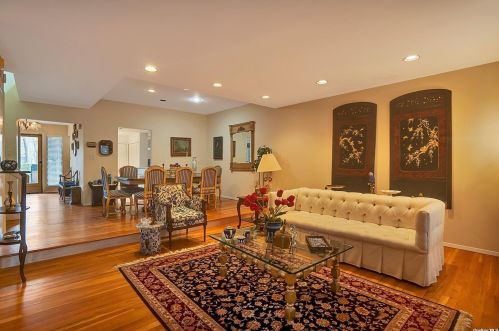 272 Vista Dr, Muttontown, NY 11753-2807