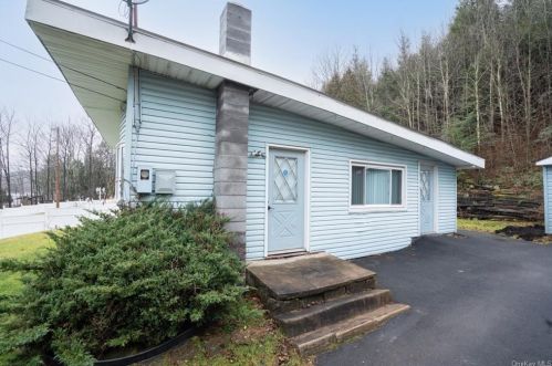 11 Birch Ln, Swan Lake, NY