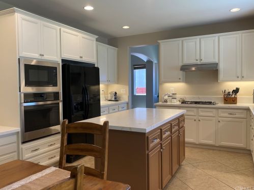 39601 Parkview Dr, Temecula CA  92591-7229 exterior