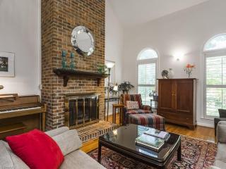 6310 Lakebend Ct, Greensboro NC  27410-8253 exterior