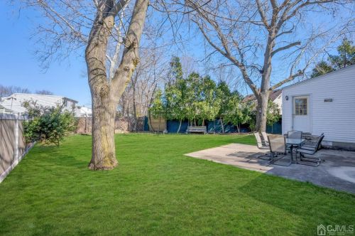 5 Ellwood Rd, East Brunswick NJ  08816-3001 exterior