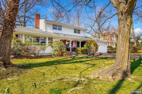 17 Cambridge Pl, Englewood, NJ 07632-2006