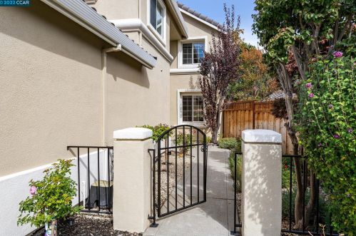 18 Volterra Ct, Danville, CA 94526-1967