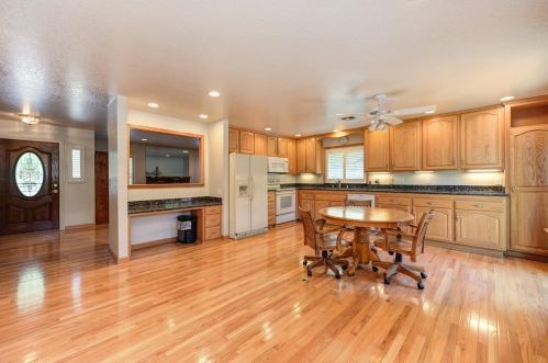 6725 Flaming Arrow Dr, Citrus Heights, CA 95621-4774