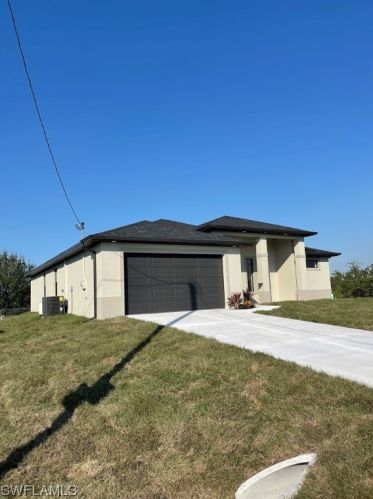 4115 19th St, Lehigh Acres, FL 33972-1405