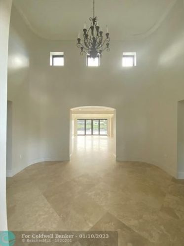 14940 Egan Ln, Hialeah, FL 33014-2714
