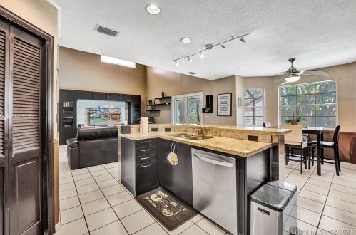 955 203 Ave, Hollywood FL  33029-3440 exterior