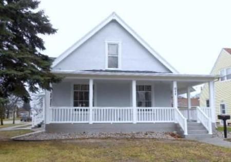 511 4th St, Wahpeton, ND 58075-3934
