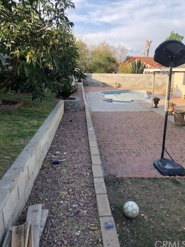 718 Idyllwild Ave, Rialto CA  92376-4816 exterior