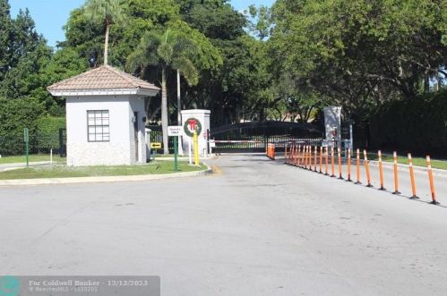 1801 112th Ter, Hollywood, FL 33026-2105