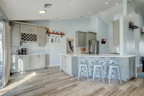 180 Felix Ave, Fort Pierce, FL 34953-5582
