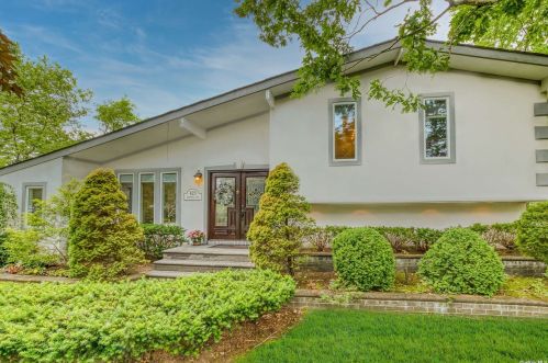423 Eastwood Blvd, South Setauket, NY 11720-2551