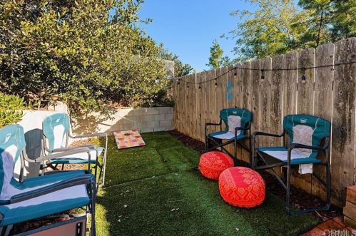 4037 Vista Calaveras St, Oceanside CA  92056-4607 exterior