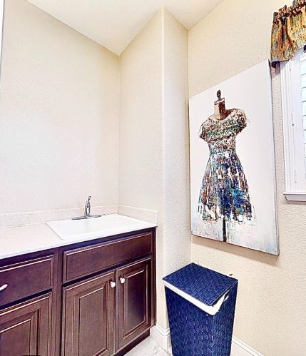 1652 Sephos St, Manteca CA  95337 exterior