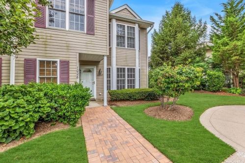 1027 Madeira Blvd, Huntington Station, NY 11747-5283