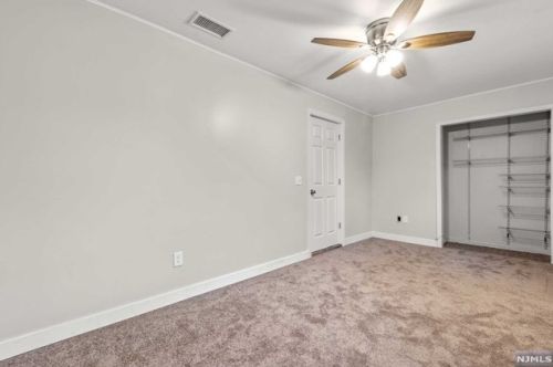 33 Riverside Dr, Oakland NJ  07436-1405 exterior