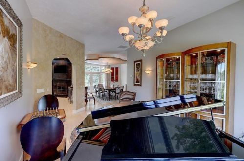 1 Morning Star Ct, Lincoln RI  02865-4586 exterior