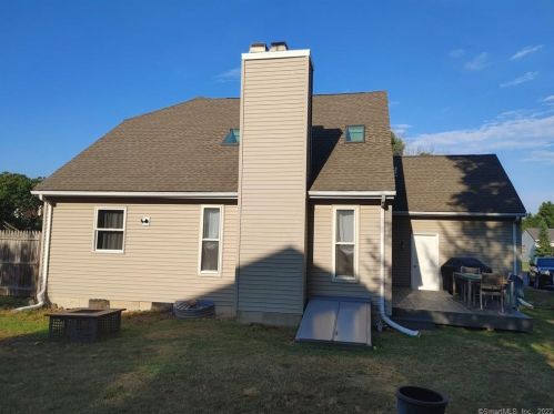 130 Elvree St, Manchester CT 06042-8240 exterior