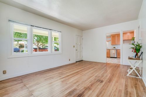 2147 Orchard St, Santa Rosa, CA 95404-2448