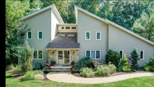 9 Meadow Bluff Rd, Greystone Park, NJ 07950-1952