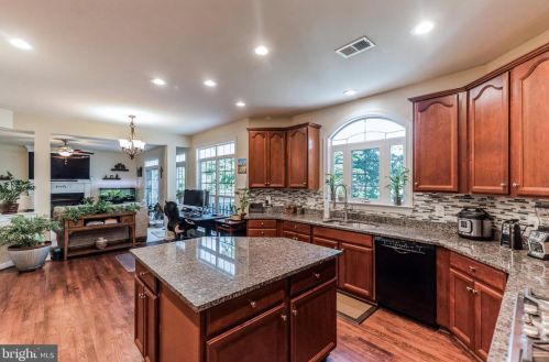 15575 Kelley Farm Ct, Woodbridge VA  22193-5784 exterior