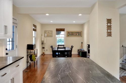 73 Hirsch Rd, Stamford CT  06905-3208 exterior
