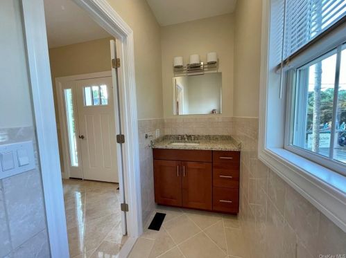 3 Stratford Rd, New Rochelle NY  10804-2519 exterior